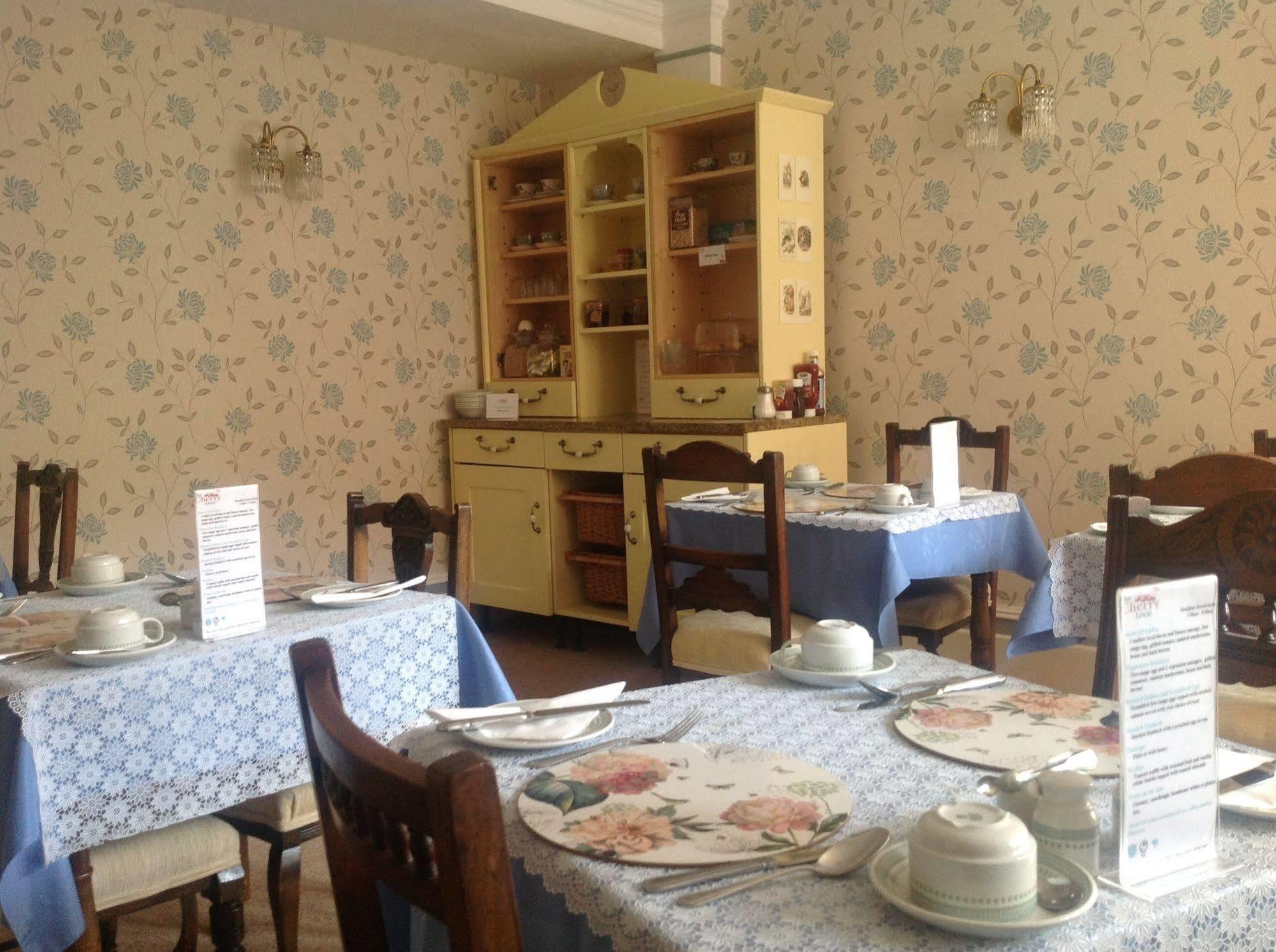 The Cherry Tree 4*